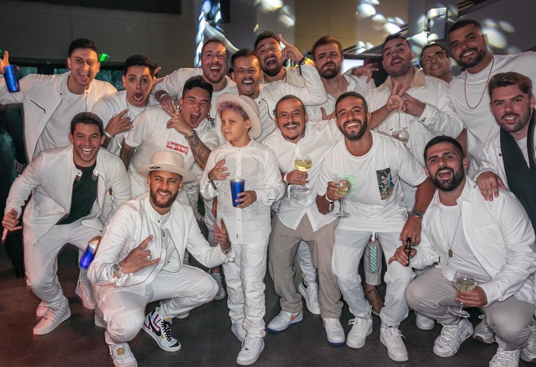 Neymar mostra cliques do aniversário: "Atura ou surta" (Foto: Reprodução/Instagram) Neymar mostra cliques do aniversário: "Atura ou surta" (Foto: Reprodução/Instagram)