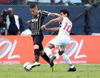 Com a defesa resolvida, Corinthians quer reforços do meio para frente