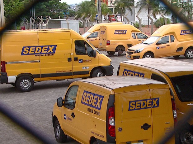 Carro de entrega de encomendas do Sedex dos Correios em Campinas (Foto: Reprodução EPTV)