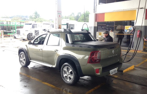 Na hora do posto, a Oroch poderia ter sido mais econômica (Foto: Julio Cabral/Autoesporte)