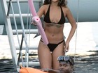Rihanna mostra boa forma antes de mergulhar em Barbados