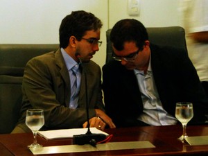 Flávio Pontes e Afonso de Ligório, promotores de Defesa do Patrimônio Público, acompanharam a reunião (Foto: Ricardo Araújo/G1)