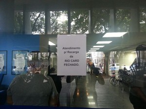 Prédio da Secretaria Municipal de Transportes é fechado após invasão de motoristas de vans (Foto: Renata Soares/G1)