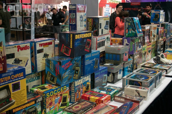 Consoles antigos também estavam presentes na exposição na E3 2014 (Foto: Divulgação) Consoles antigos também estavam presentes na exposição na E3 2014 (Foto: Divulgação)