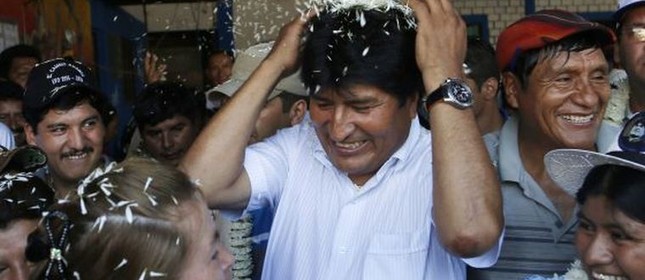 Evo Morales, depois de votar em Chapare (Foto: Juan Karita / AP)