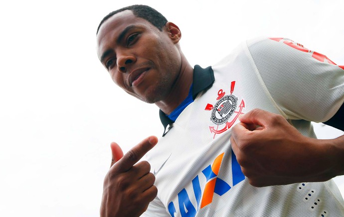 Elias não se arrepende de saída: 'Talvez o Paulinho não tivesse jogado'