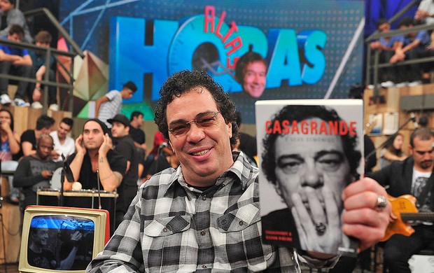 Casagrande livro TV programa Alta Hoas (Foto: Divulgação)