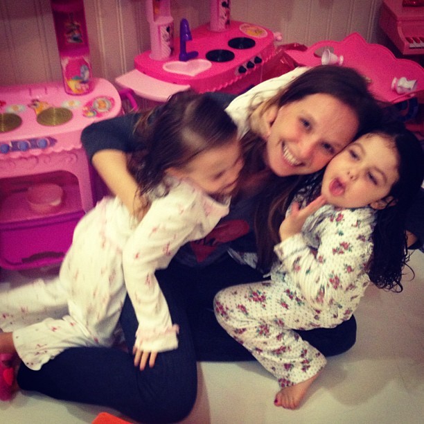 Fernanda Rodrigues com maysa, filha da tânia mara, e sua filha (Foto: Instagram / Reprodução) Fernanda Rodrigues com maysa, filha da tânia mara, e sua filha (Foto: Instagram / Reprodução)