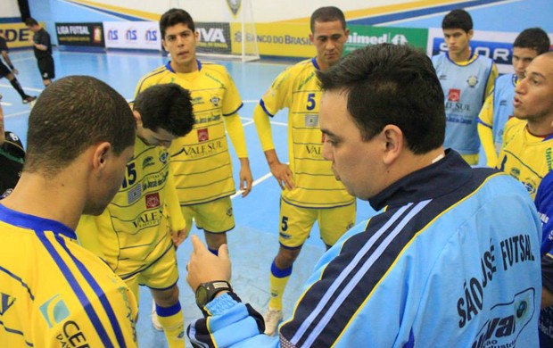 Técnico Ivan Gomes São José Futsal (Foto: Quarttus Marketing)