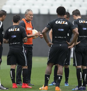 Corinthians volta a atrasar direito de imagem e tenta novo empréstimo