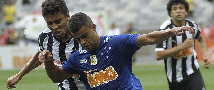 Marcos Rocha e Alisson - Cruzeiro x Atlético-MG (Foto: Gualter Naves/Light Press)