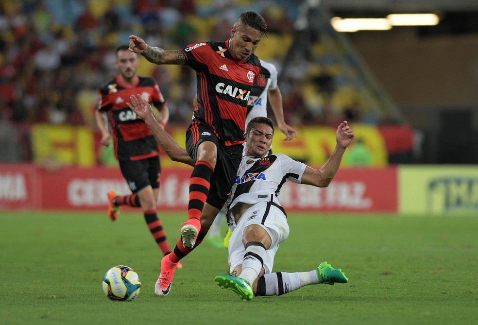 Nomes como Guerrero e Jean mostram contraste entre o investimento de Flamengo e Vasco (Foto: Alexandre Durão / GloboEsporte.com)
