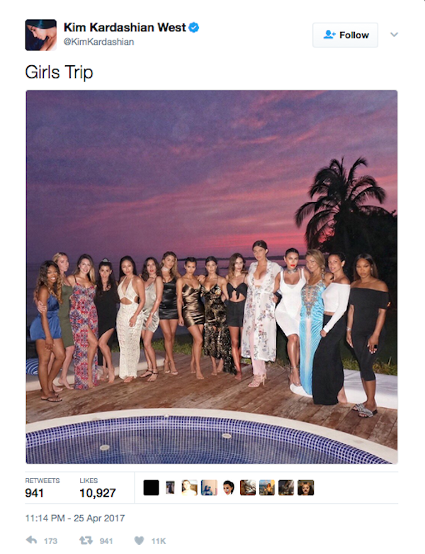 Kim Kardashian com a irmã e as amigas no México (Foto: Twitter)