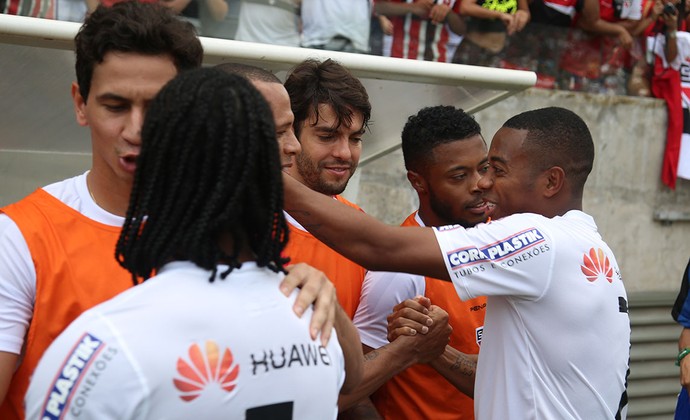 Robinho Lamenta Gols Perdidos E Diz Jogamos De Igual Para Igual