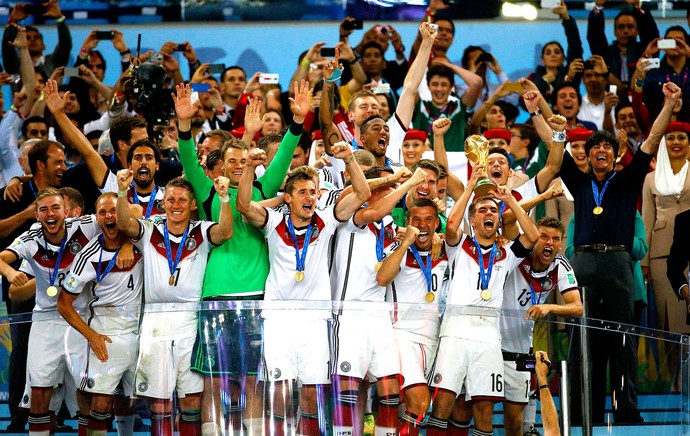 Alemanha com a taça da Copa do Mundo (Foto: Reuters)