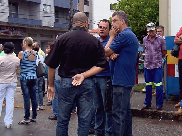 Servidores municipais fazem paralisação por conta de falta de salários em Lavras (Foto: Reprodução EPTV) Servidores municipais fazem paralisação por conta de falta de salários em Lavras (Foto: Reprodução EPTV)