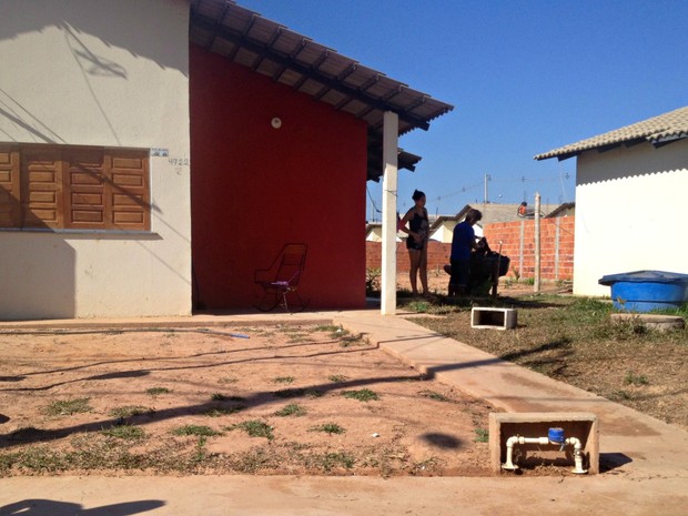 Casa Cidade do Povo Menor leva tiro e é queimado (Foto: Iryá Rodrigues/G1 AC)