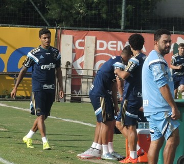Cleiton Xavier treina e pode voltar ao Palmeiras contra o Santos