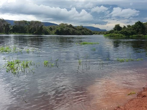 IrmÃ£os de 10 e 12 anos pescavam no Rio GuaporÃ© em Vila Bela da SantÃ­ssima Trindade (Foto: Clei Rolim/Arquivo Pessoal)