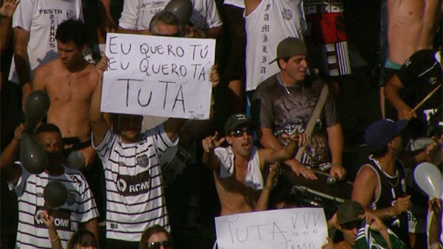 Faixa da torcida do União Barbarense para o atacante Tuta (Foto: Reprodução EPTV)