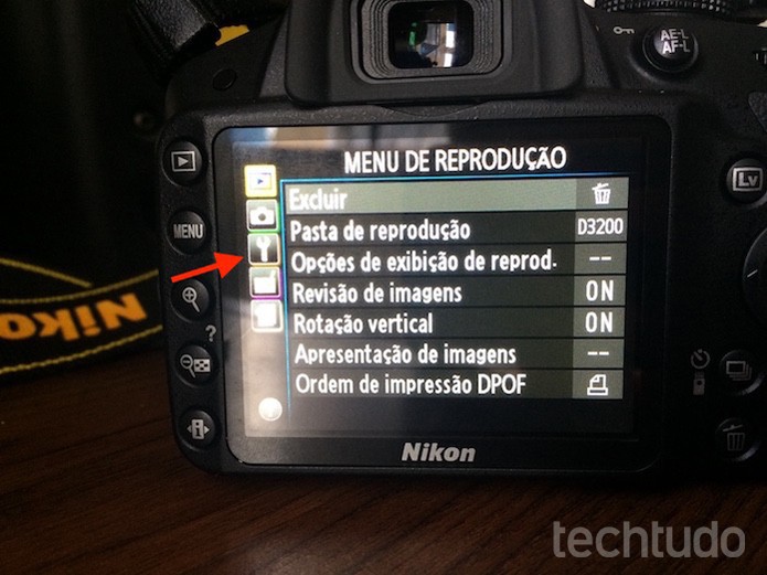 Acessando as ferramentas do menu de uma câmera Nikon (Foto: Marvin Costa/TechTudo) Acessando as ferramentas do menu de uma câmera Nikon (Foto: Marvin Costa/TechTudo)