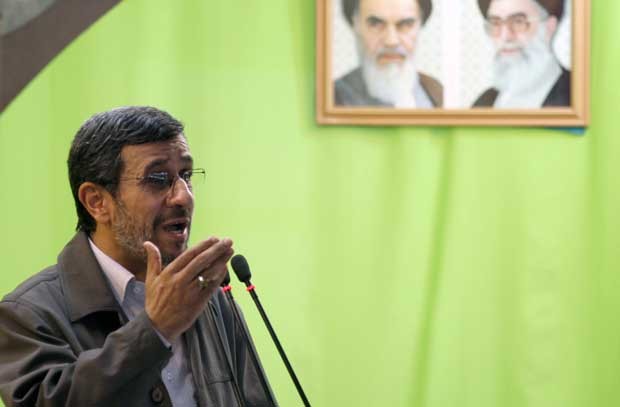 Presidente iraniano Mahmoud Ahmadinejad durante seu discurso nesta sexta-feira (2) na Universidade de Teerã (Foto:  ATTA KENARE/ AFP)