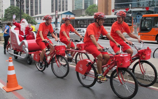 Passeio tem como objetivo divulgar a convivência entre ciclistas e motoristas no trânsito de São Paulo (Foto: Paulo Guilherme/G1)