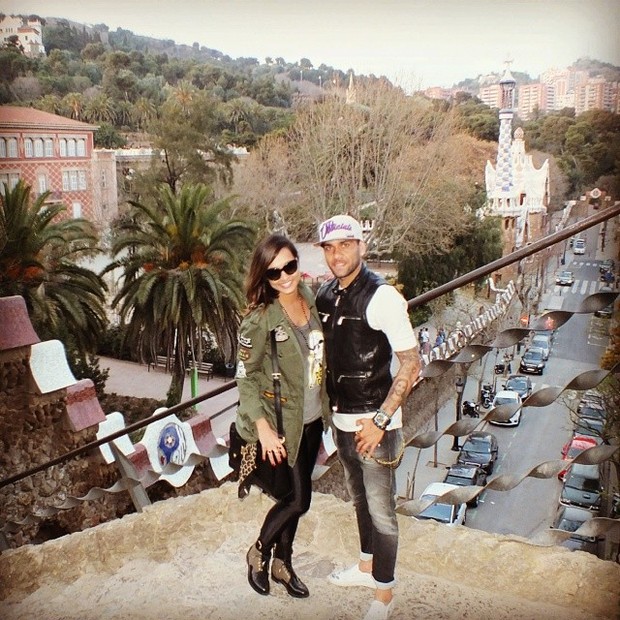 Daniel Alves com a namorada (Foto: Instagram / Reprodução)