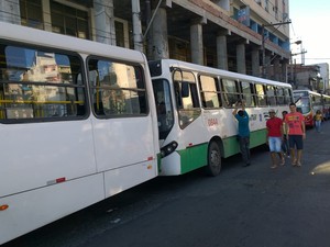 Rodoviários em Salvador (Foto: Henrique Mendes/G1)