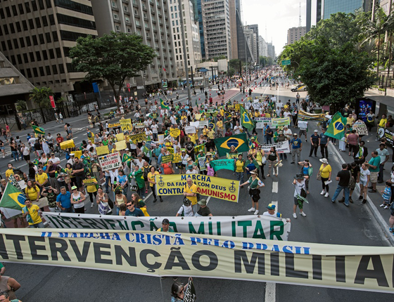 A marcha percorre a avenida Paulista em São Paulo (Foto: Ignacio Aronovich / Lost Art/ÉPOCA)