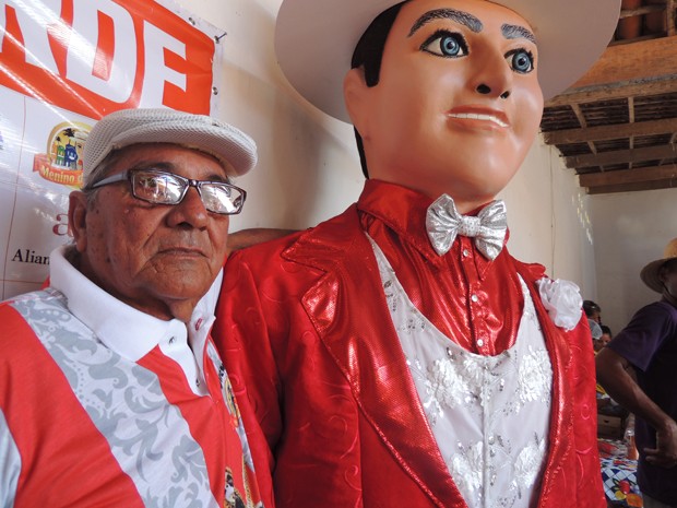 Fundador do Menino da Tarde, Ernandes Lopes ainda se emociona cada folia com o pequeno gigante (Foto: Katherine Coutinho / G1)