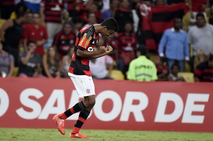 Gabriel comemora gol Flamengo x Chapecoense (Foto: André Durão/GloboEsporte.com)