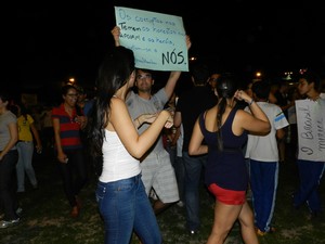 Cerca de dois mil manifestantes protestam em frente ao Palácio do Governo de Roraima (Foto: Valéria Oliveira/G1)