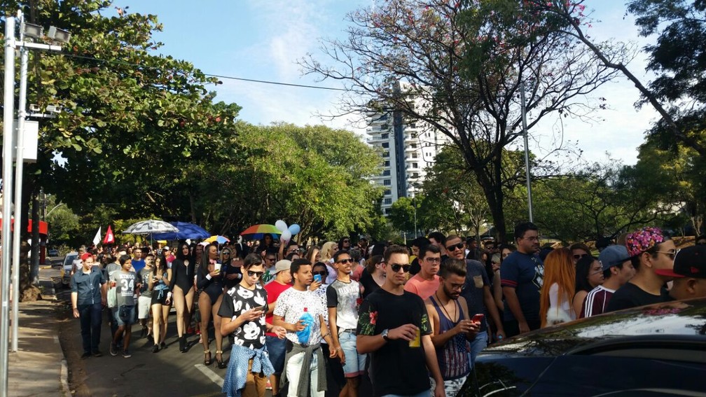 Parada do Orgulho LGBT foi realizada no Parque do Povo de Presidente Prudente (Foto: Heloise Hamada/TV Fronteira)