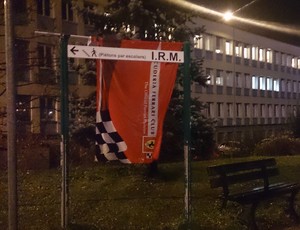 Hospital Schumacher bandeira Ferrari (Foto: Felipe Siqueira)