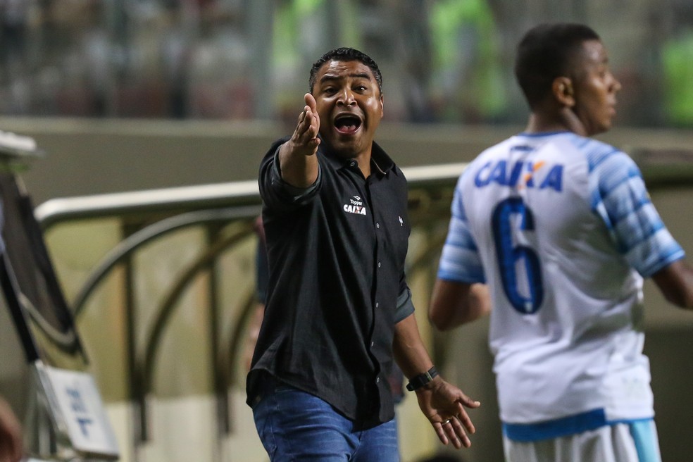 Roger Machado destacou entrega do time atleticano contra o Avaí (Foto: Bruno Cantini/CAM)