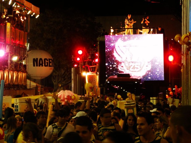 Asa de Águia puxou o bloco Cerveja & Coco neste domingo (Foto: Ricardo Araújo/G1 RN) Asa de Águia puxou o bloco Cerveja & Coco neste domingo (Foto: Ricardo Araújo/G1 RN)