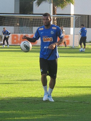 Novo reforço santista, João Pedro, treina e faz gol (Foto: Bruno Gutierrez / Globoesporte.com)