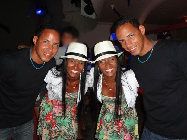 Irmãs gêmeas têm a mesma profissão. Seus namorados, também gêmeos, trabalham na mesma função em uma empresa de Salvador. (Foto: Arquivo Pessoal)