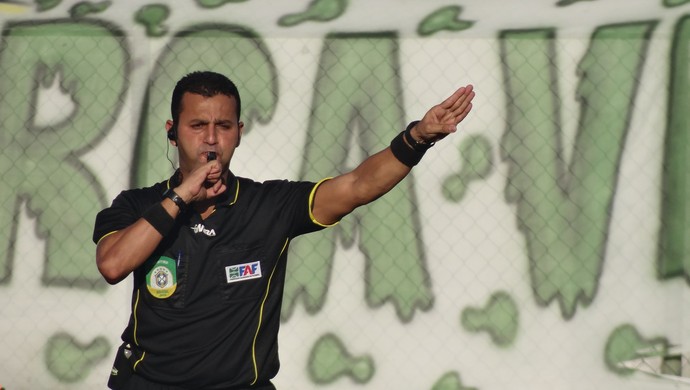 José Reinaldo Figueiredo, árbitro (Foto: Leonardo Freire/GloboEsporte.com)