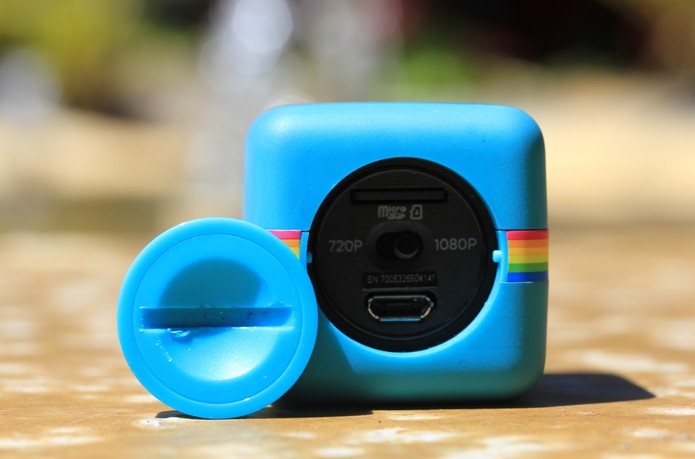 Câmera Polaroid Cube suporta cartão de memória de até 32 Gb (Foto: Fred Canequela/TechTudo)