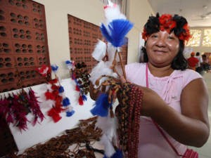 Bijouterias inspiradas nas tradições indígenas também estão em exposição. (Foto: Divulgação / Agência Pará)