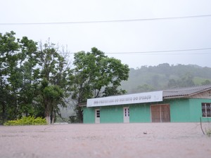 Subprefeitura da localidade em Caiçara está alagada (Foto: Daiane Binello/ O Alto Uruguai)