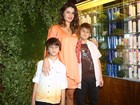 Isabelli Fontana vai com os dois filhos a evento: 'Saem na marra'