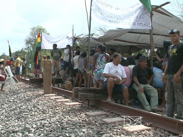 Quilombolas continuam ocupando a Estrada de Ferro Carajás  (Foto: Reprodução/ TV Mirante)