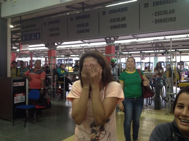 Torcedora sofre com derrota do Brasil (Foto: Veriana Ribeiro/G1)
