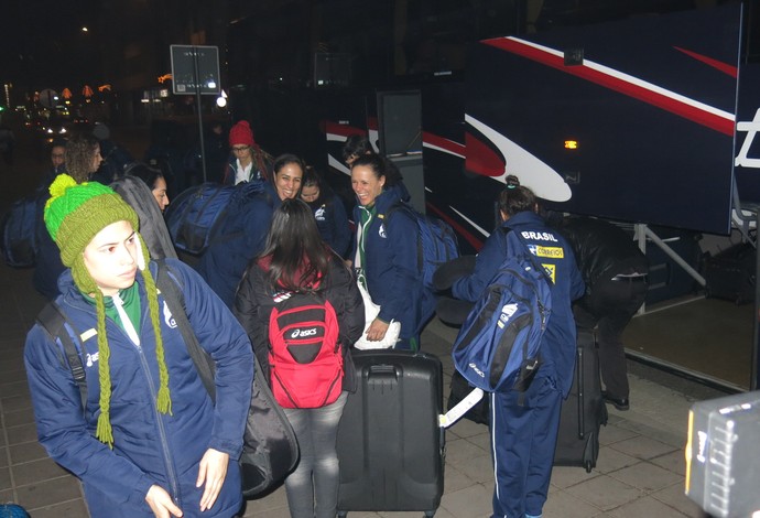Seleção feminina chega em Nis com temperatura em 0ºC e com algumas malas faltando (Foto: Thierry Gozzer)