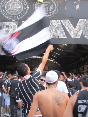 torcida corinthians quadra gaviões (Foto: Daniel Romeu/Globoesporte.com)