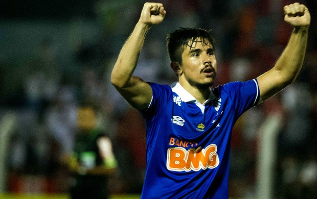 Willian Cruzeiro gol Internacional (Foto: Vinicius Costa / Agência Estado)