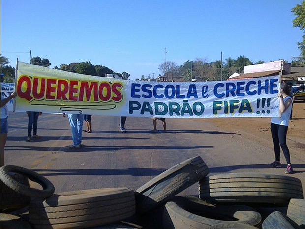 Protesto é pela falta de estrutura e precariedade na escola (Foto: Elivan Oliveira/Arquivo Pessoal)